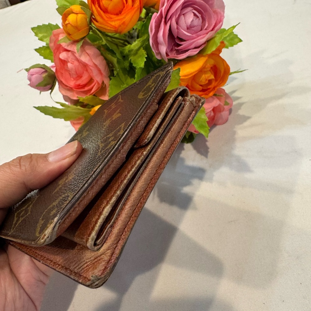 Authentic Louis Vuitton men’s wallet - Picture 5 of 12